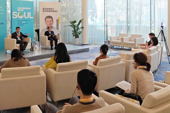 達信雅為新書發(fā)布會提供同傳翻譯服務